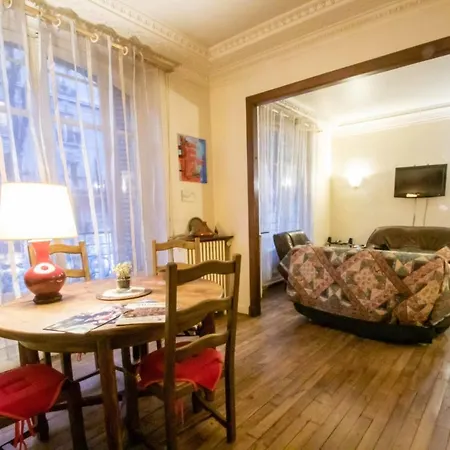 Charming In Heart Of Montmartre